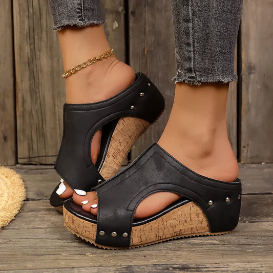 Luumra Keilsandalen mit Nieten
