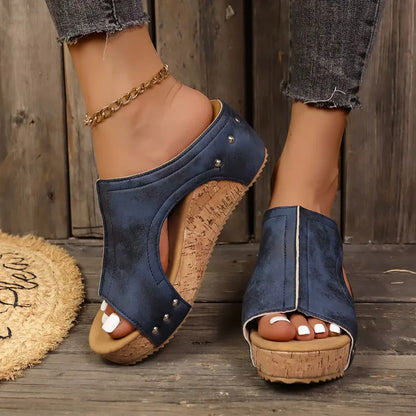 Luumra Keilsandalen mit Nieten